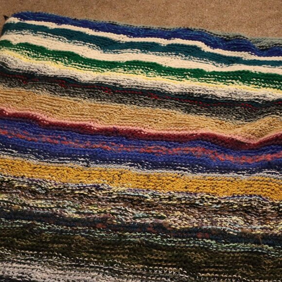 Extra large unique handmade large knitted soft cozy blanket - perfect for family - Picture 5 of 9